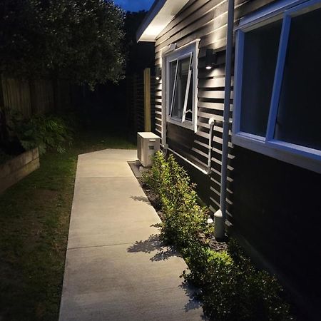 Sleepout Hideaway Apartment Rotorua Exterior photo